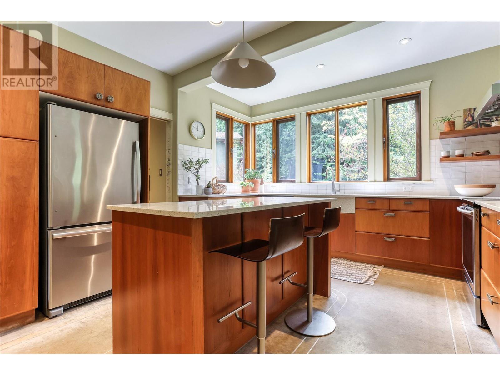 3225 Vindusky Road, Nelson, British Columbia  V1L 6X7 - Photo 11 - 10349221