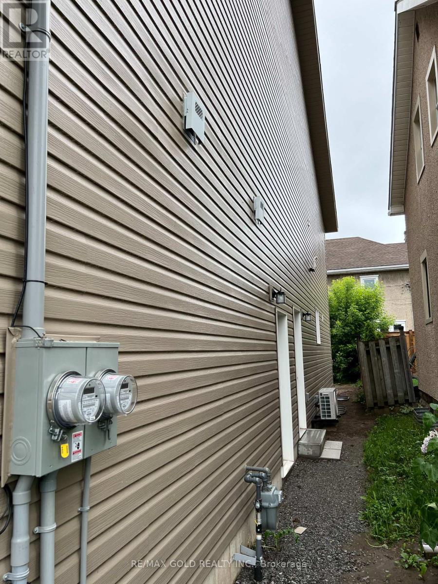 81 Grove Street, Welland, Ontario  L3B 4B3 - Photo 10 - X12170860