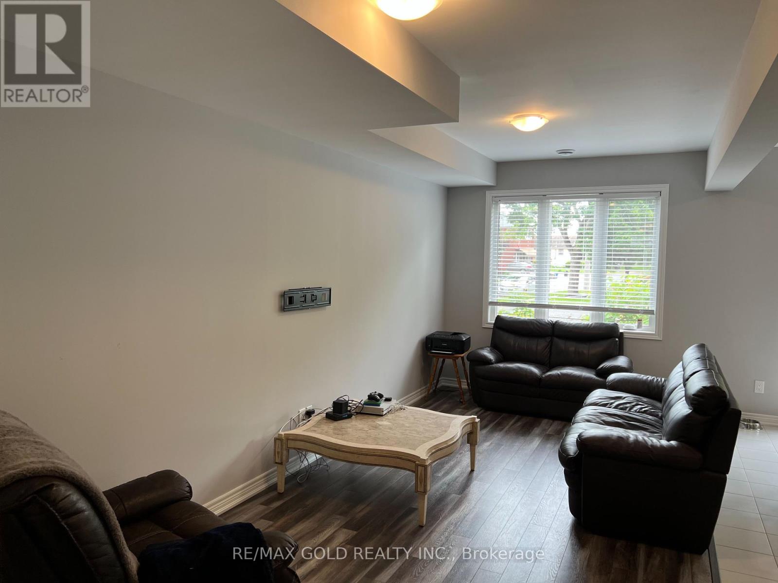 81 Grove Street, Welland, Ontario  L3B 4B3 - Photo 2 - X12170860
