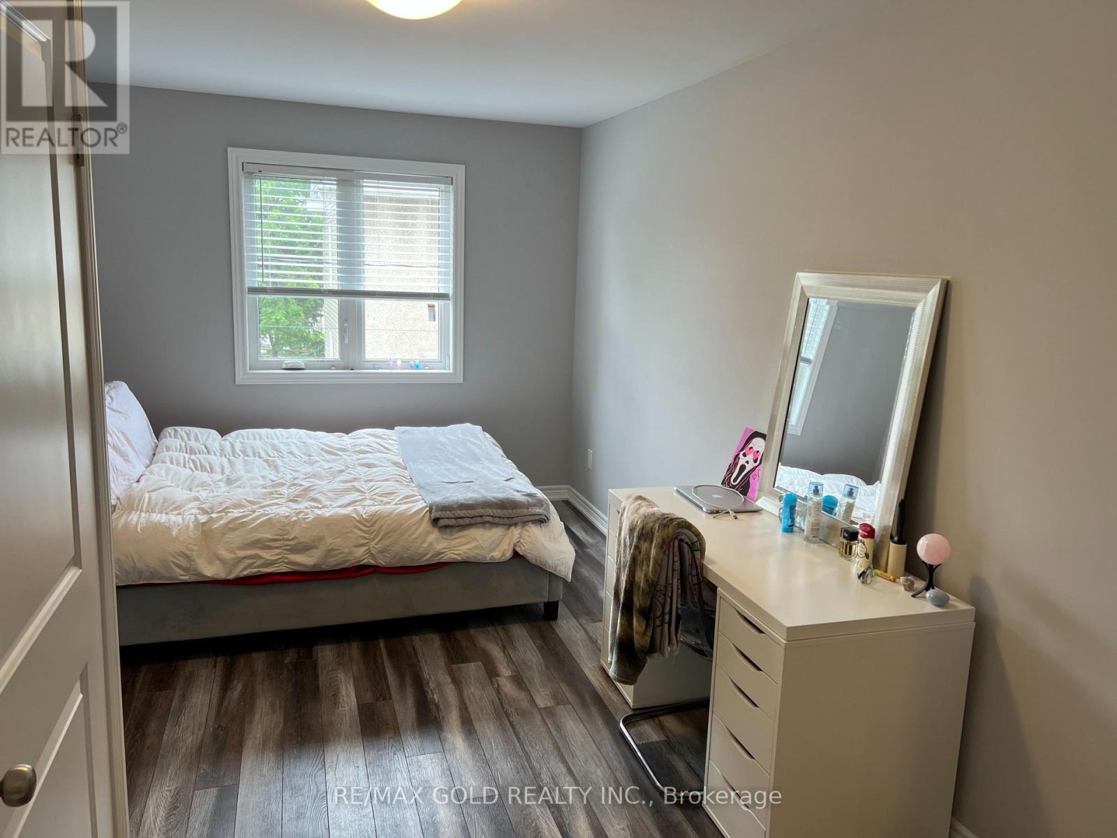 81 Grove Street, Welland, Ontario  L3B 4B3 - Photo 5 - X12170860