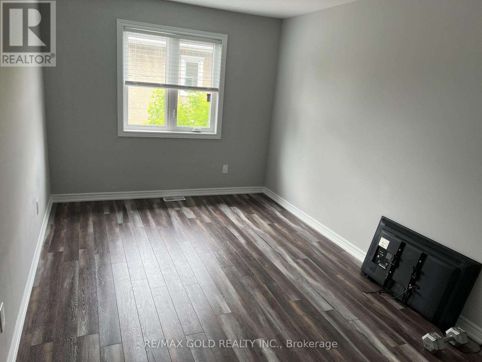 81 Grove Street, Welland, Ontario  L3B 4B3 - Photo 7 - X12170860