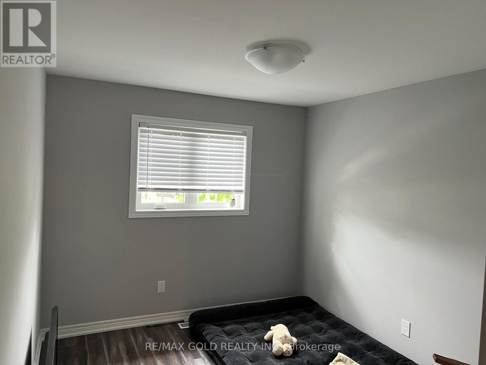 81 Grove Street, Welland, Ontario  L3B 4B3 - Photo 8 - X12170860