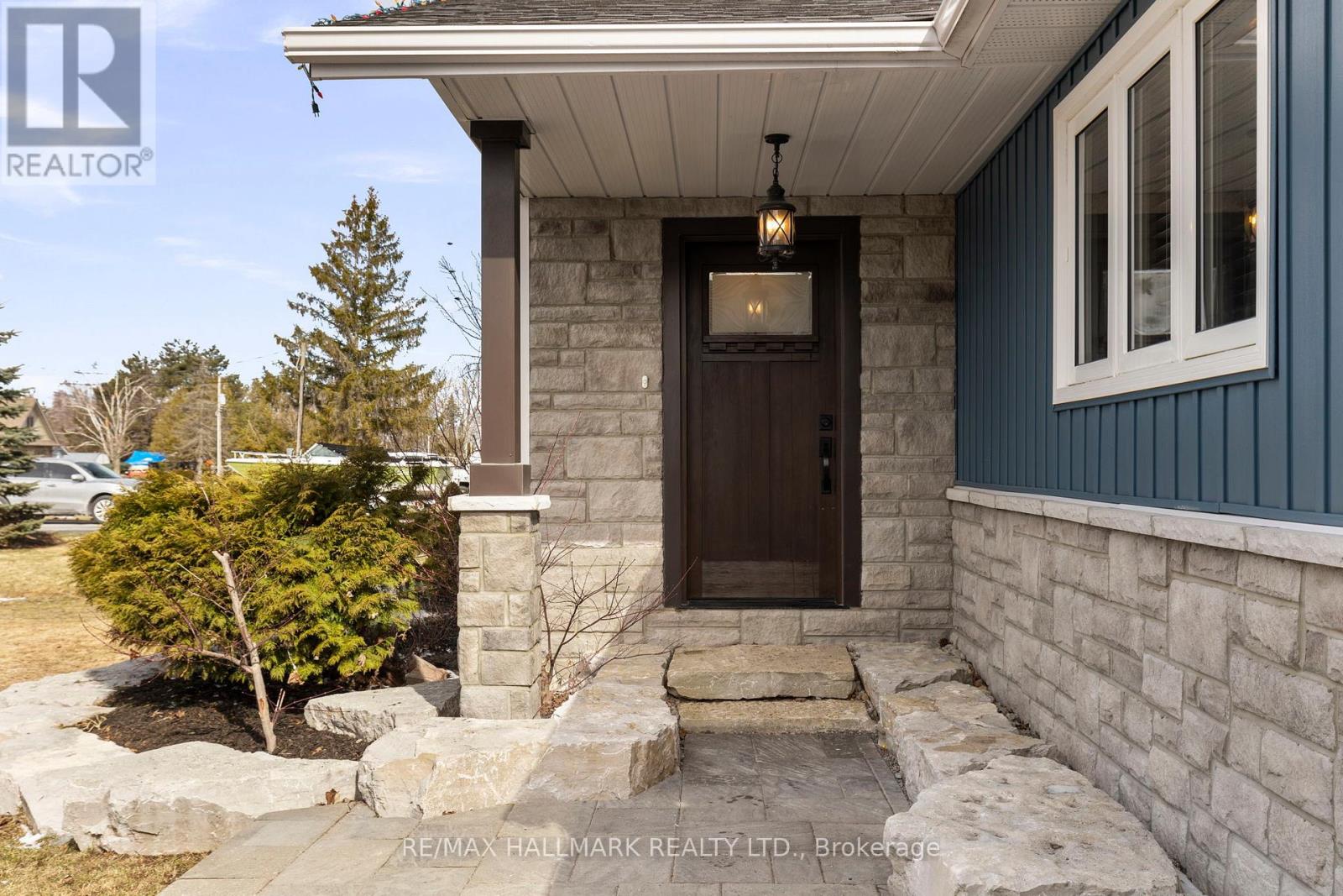 Property at 13 PINETREE COURT image 4