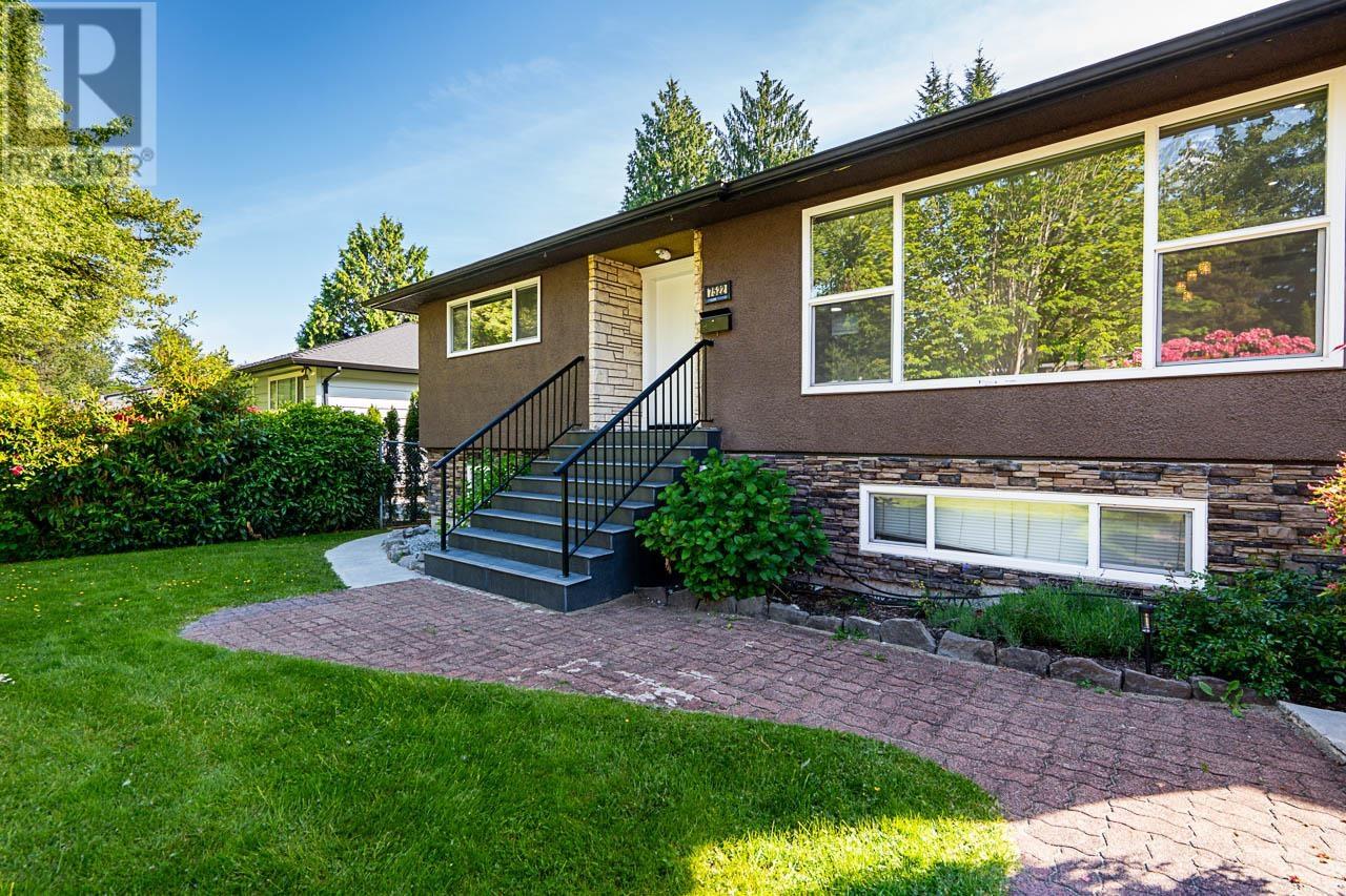 7522 Mark Crescent, Burnaby, British Columbia  V5A 1Z3 - Photo 2 - R3006713