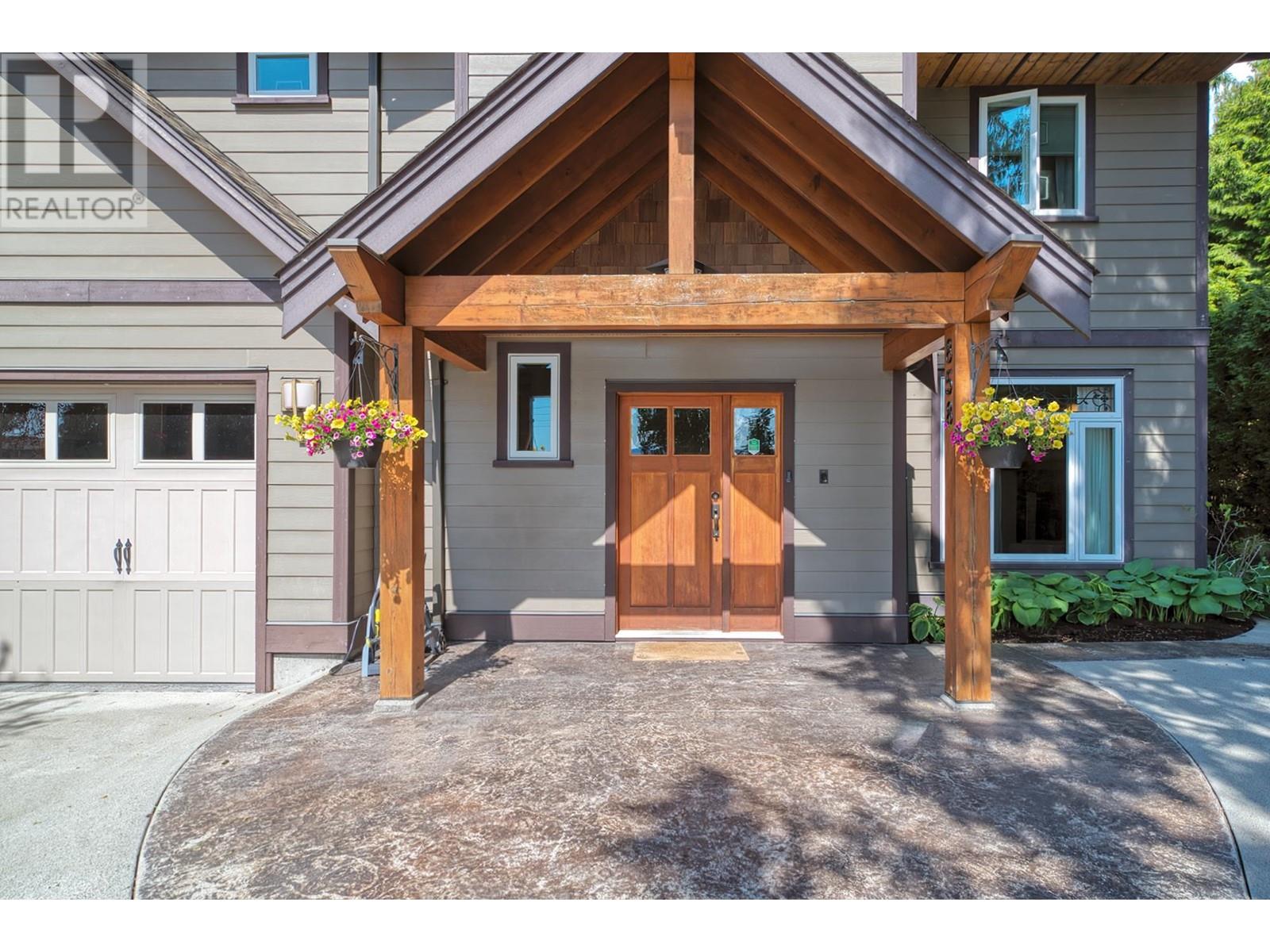 858 AURORA WAY, Gibsons, British Columbia