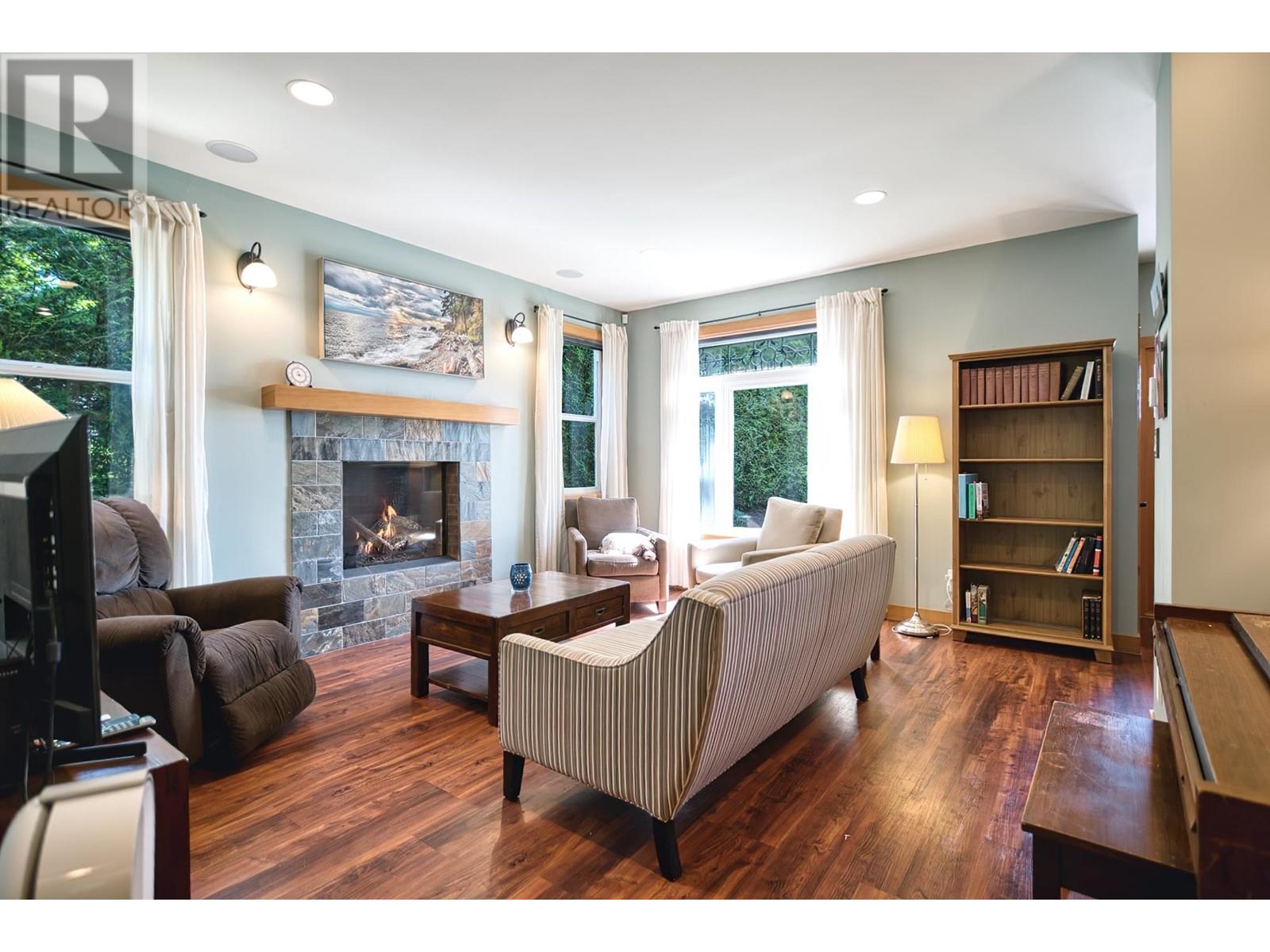 Property at 858 AURORA WAY image 4