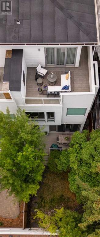 Property at 2128 27 Avenue SW image 3