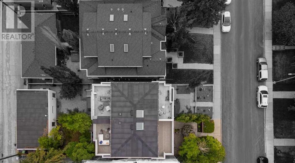 Property at 2128 27 Avenue SW image 2