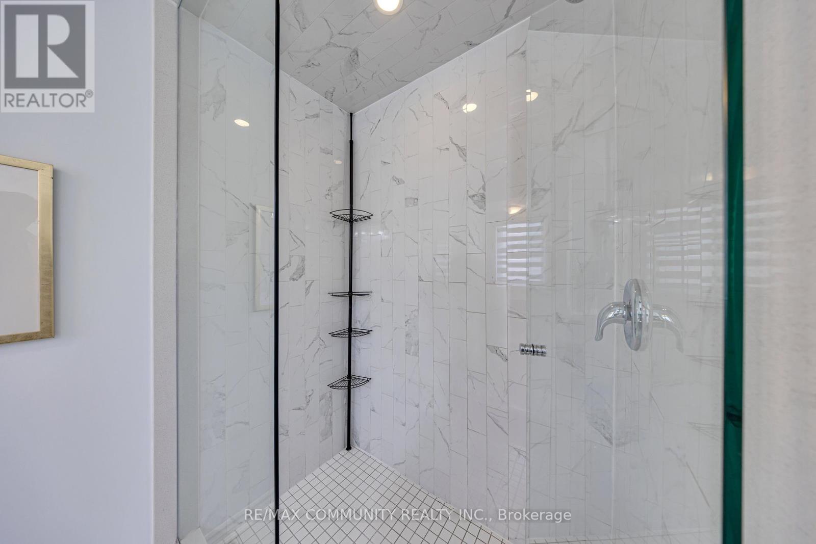 1055 Foxtail Crescent E, Pickering, Ontario  L1X 0E7 - Photo 39 - E12170892