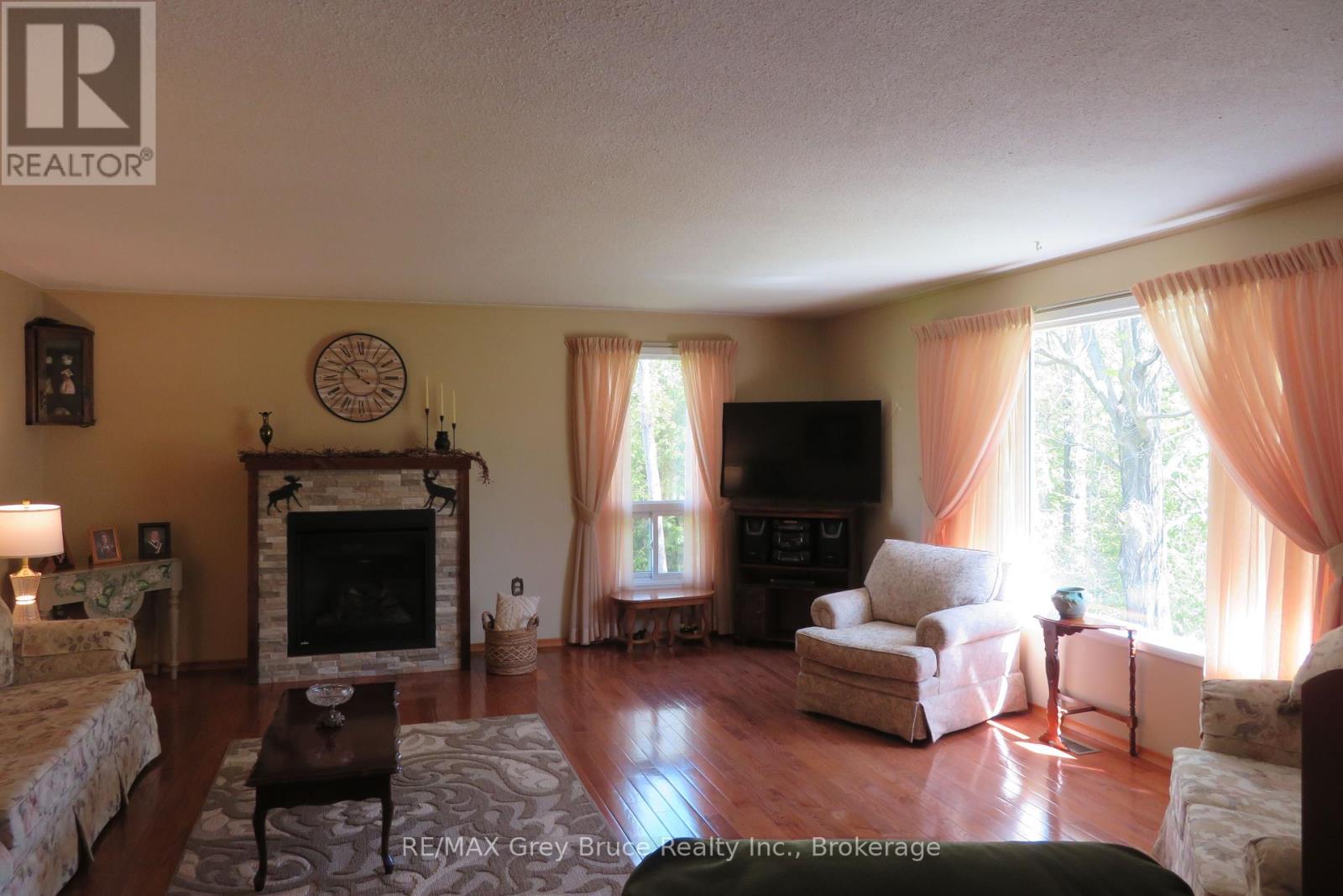 3527 Highway 6, Northern Bruce Peninsula, Ontario  N0H 1W0 - Photo 13 - X12170913