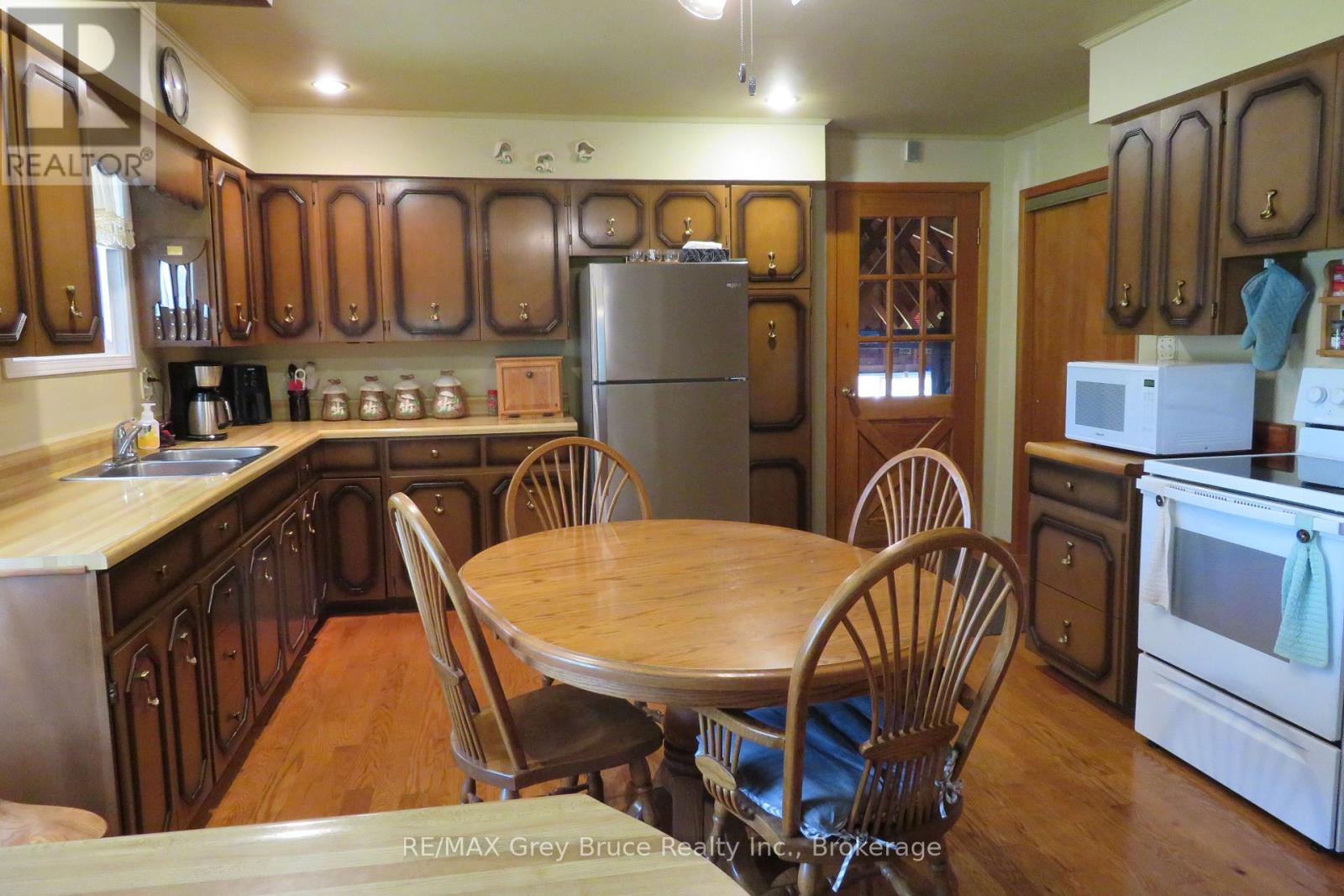 3527 Highway 6, Northern Bruce Peninsula, Ontario  N0H 1W0 - Photo 14 - X12170913