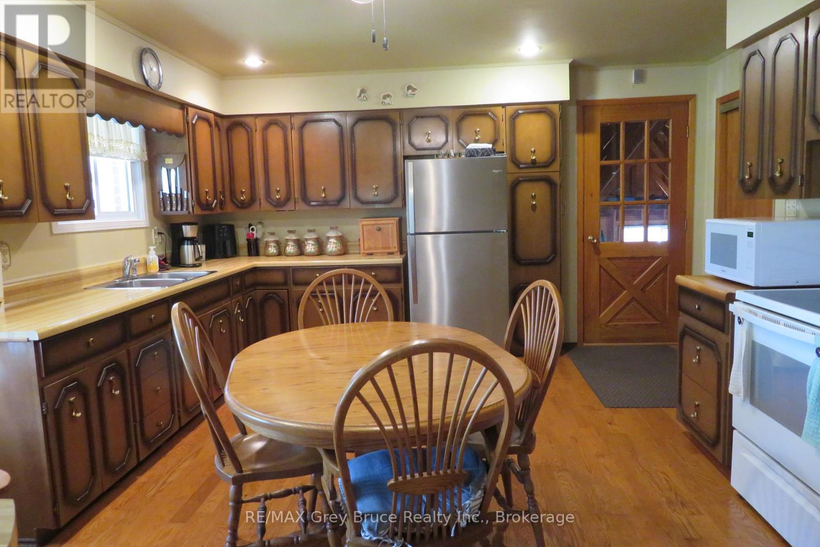 3527 Highway 6, Northern Bruce Peninsula, Ontario  N0H 1W0 - Photo 15 - X12170913