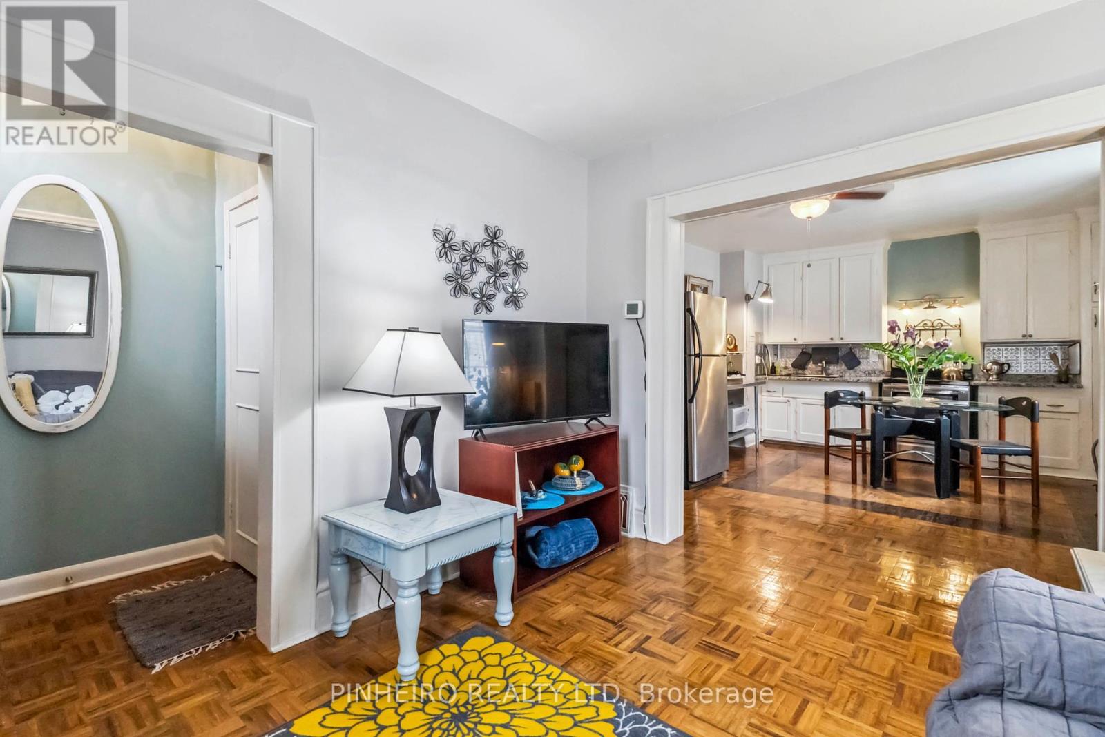 10 Mcclary Avenue, London South, Ontario  N6C 1P7 - Photo 4 - X12169486