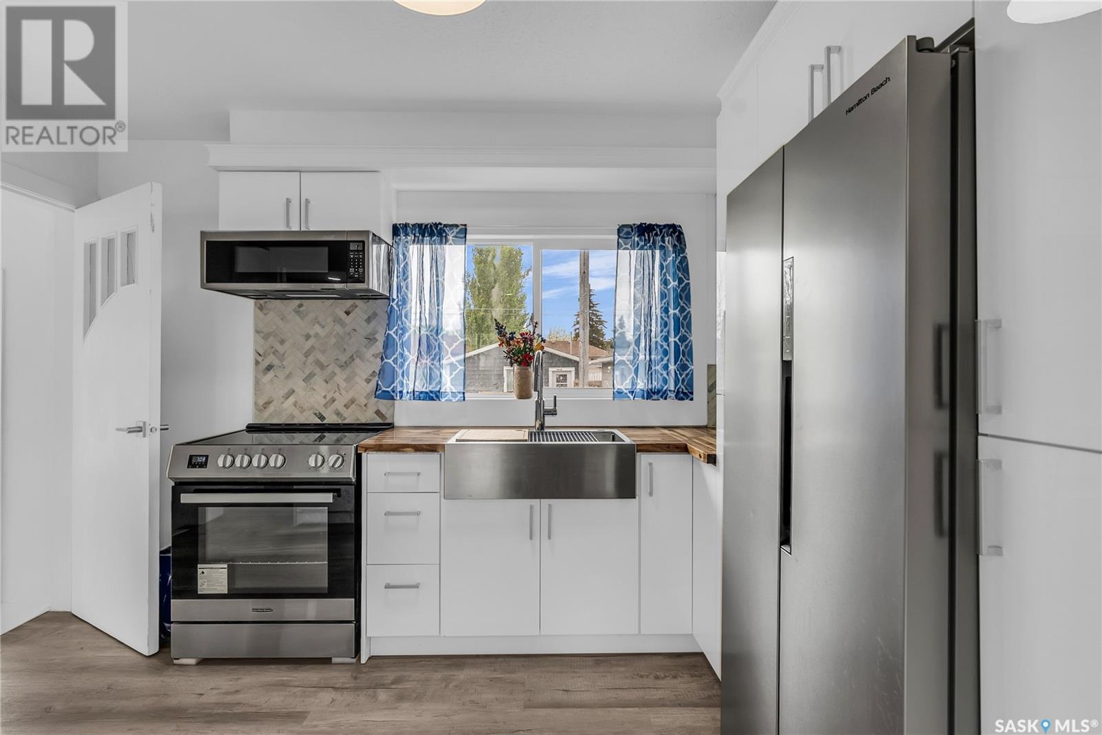 Property at 409 Q AVENUE N image 3
