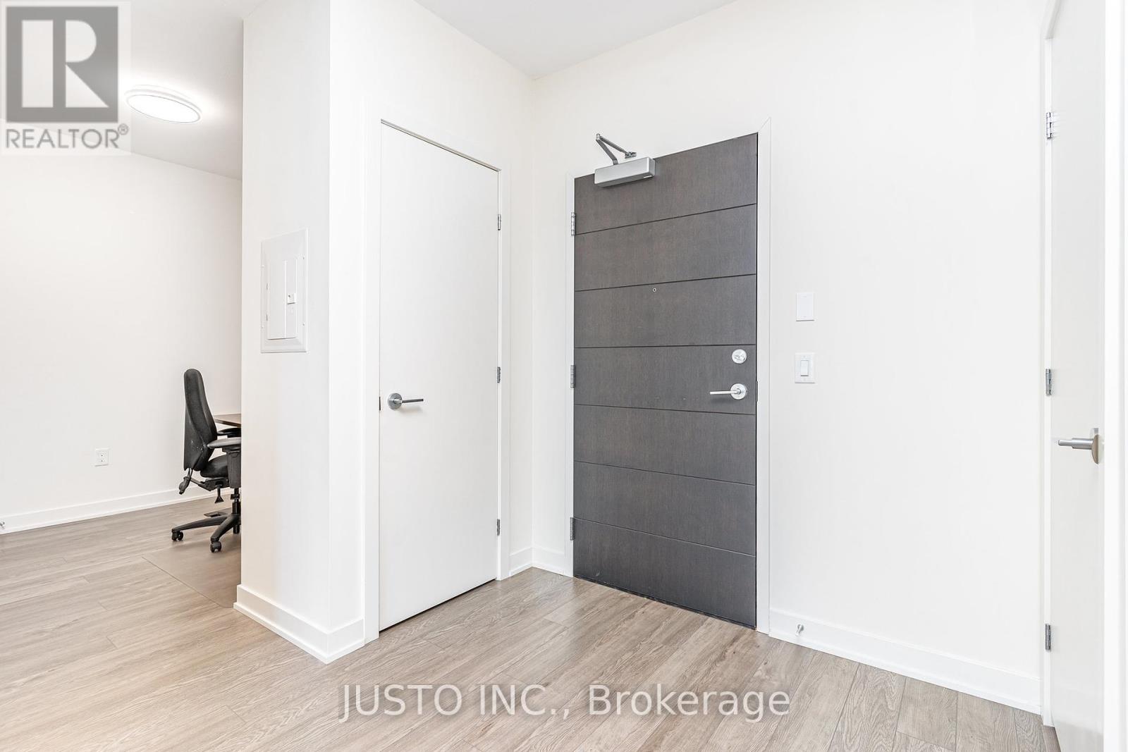 618 - 212 King William Street, Hamilton, Ontario  L8R 0A7 - Photo 2 - X12170923