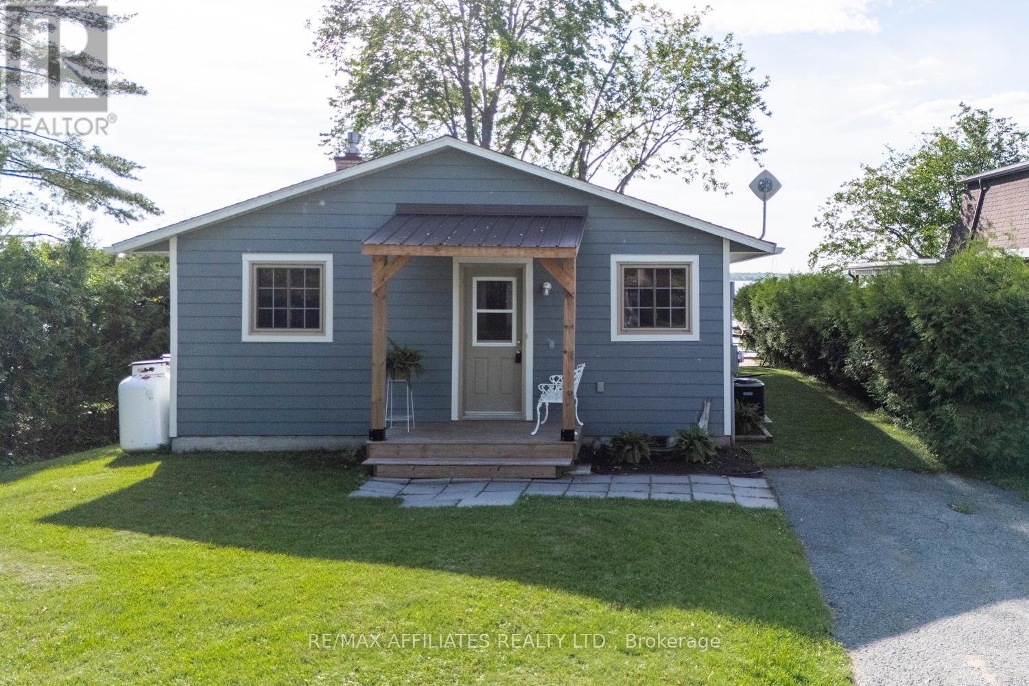112 Avenue 4a Avenue, Carleton Place, Ontario  K7C 4L7 - Photo 2 - X12170935