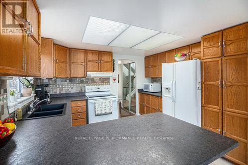 27 Briermoor Crescent, Ottawa, Ontario  K1T 3G7 - Photo 12 - X12170938