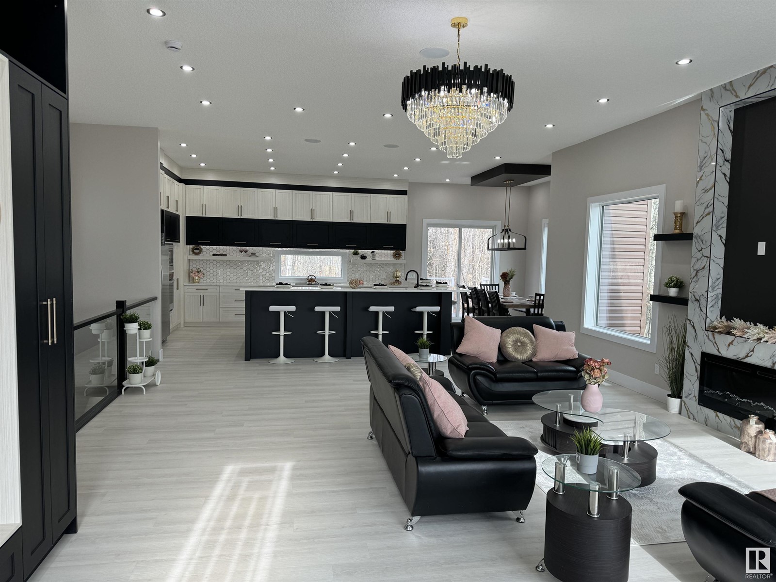 Property at 504, 49119 RR 73 image 5