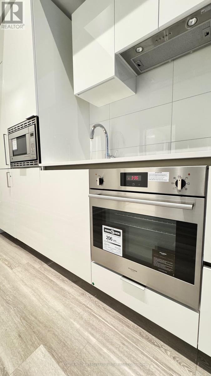 605 - 238 Simcoe Street, Toronto, Ontario  M5T 1T4 - Photo 4 - C12170983