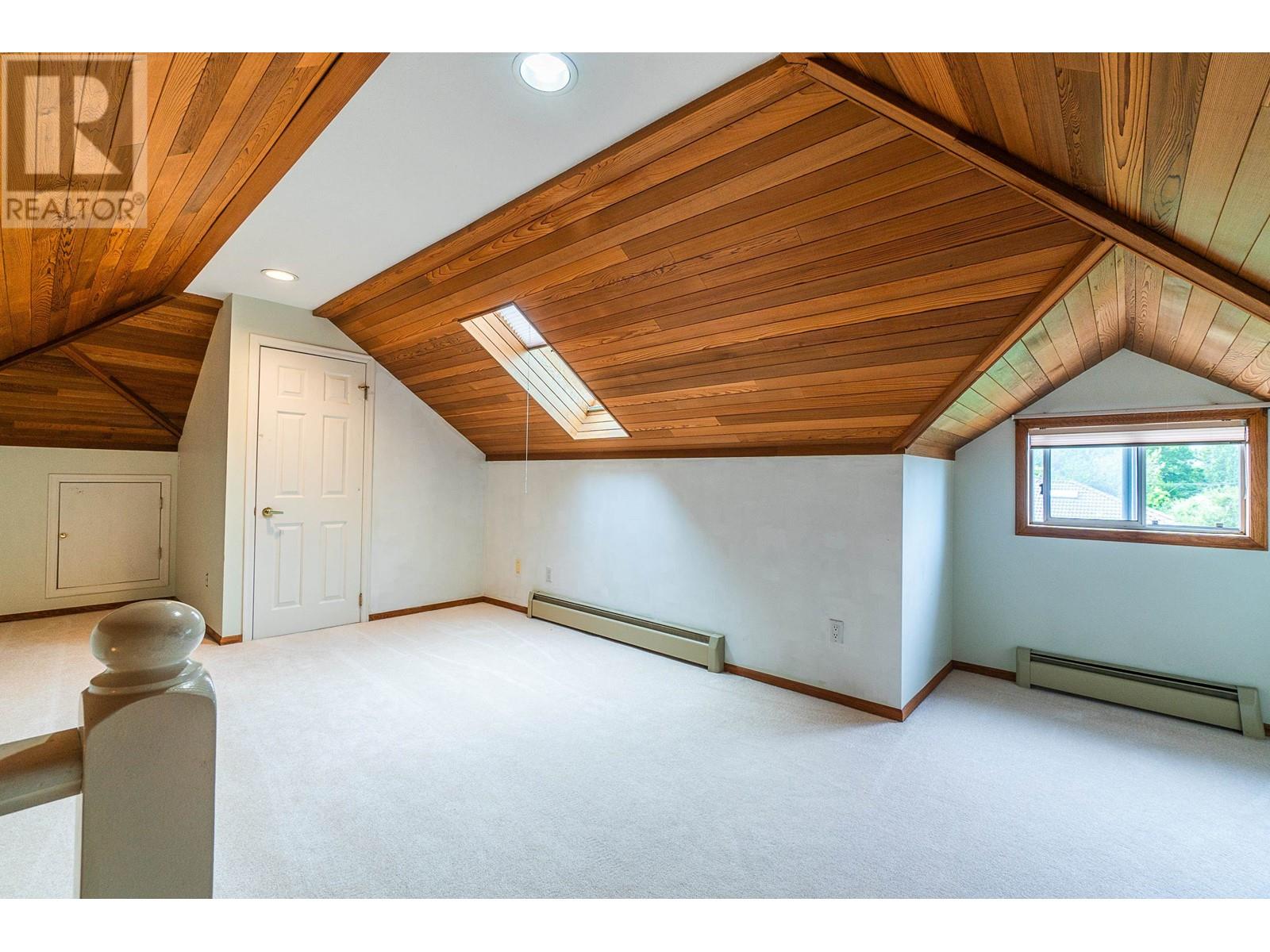 Listing Picture 27 of 31 : 6865 GRANT PLACE, Burnaby / 本拿比 - 魯藝地產 Yvonne Lu Group - MLS Medallion Club Member