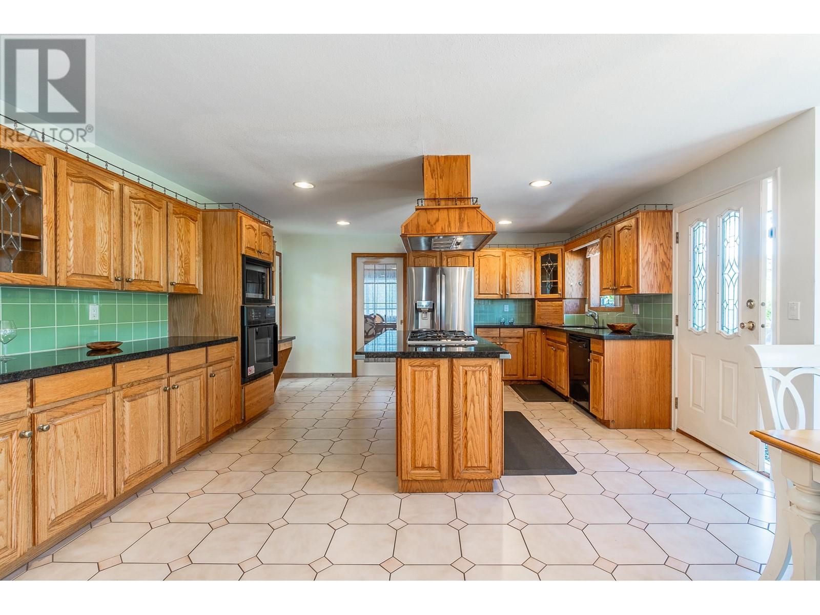 Listing Picture 7 of 31 : 6865 GRANT PLACE, Burnaby / 本拿比 - 魯藝地產 Yvonne Lu Group - MLS Medallion Club Member