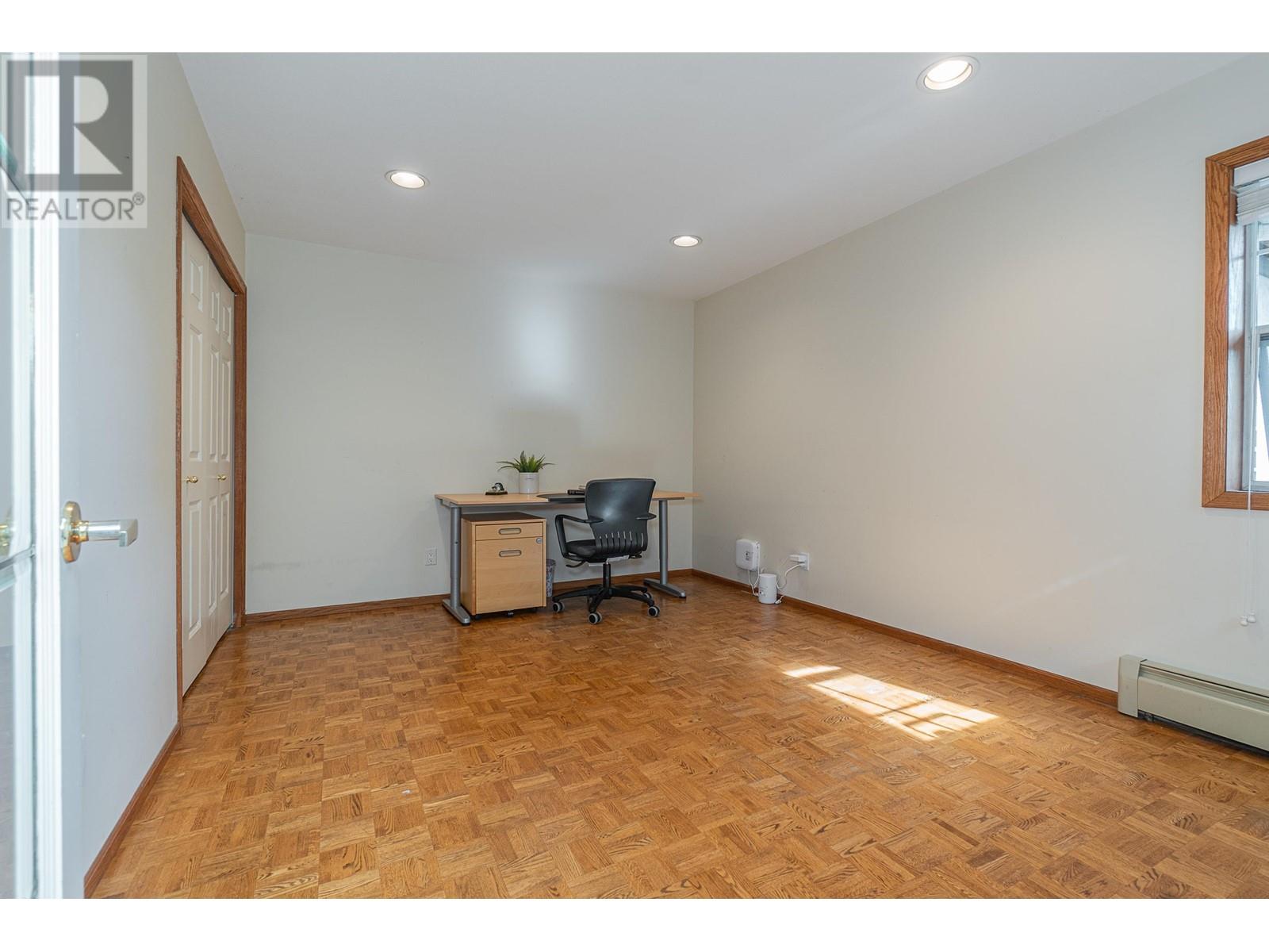 Listing Picture 13 of 31 : 6865 GRANT PLACE, Burnaby / 本拿比 - 魯藝地產 Yvonne Lu Group - MLS Medallion Club Member