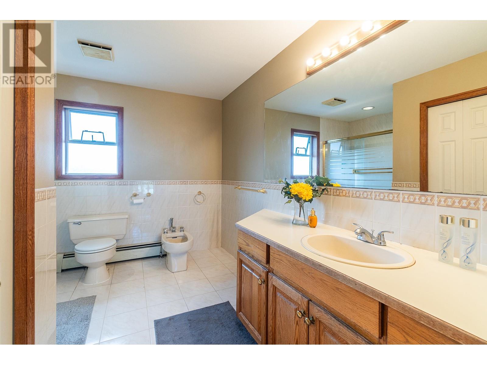 Listing Picture 23 of 31 : 6865 GRANT PLACE, Burnaby / 本拿比 - 魯藝地產 Yvonne Lu Group - MLS Medallion Club Member
