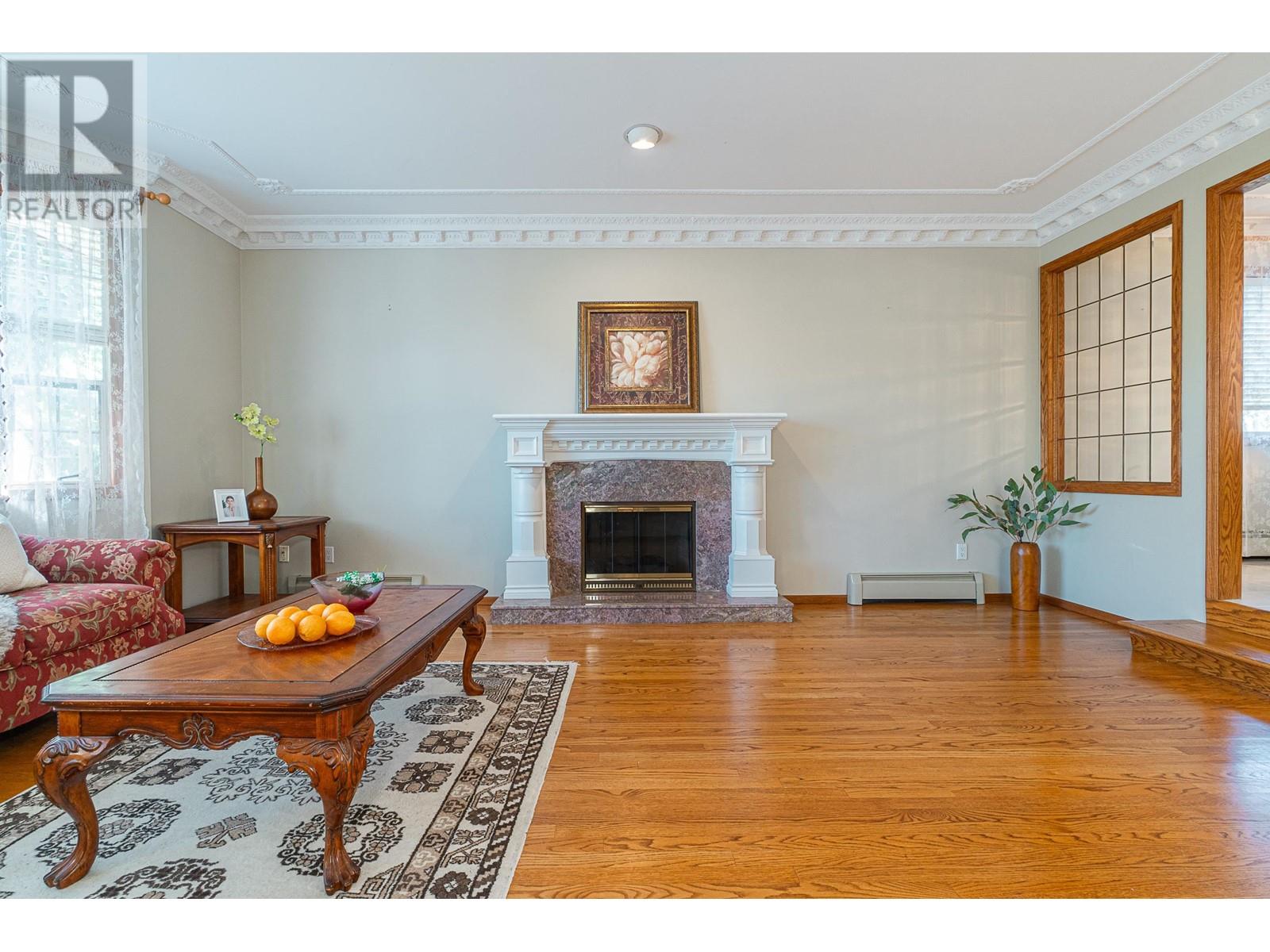 Listing Picture 3 of 31 : 6865 GRANT PLACE, Burnaby / 本拿比 - 魯藝地產 Yvonne Lu Group - MLS Medallion Club Member