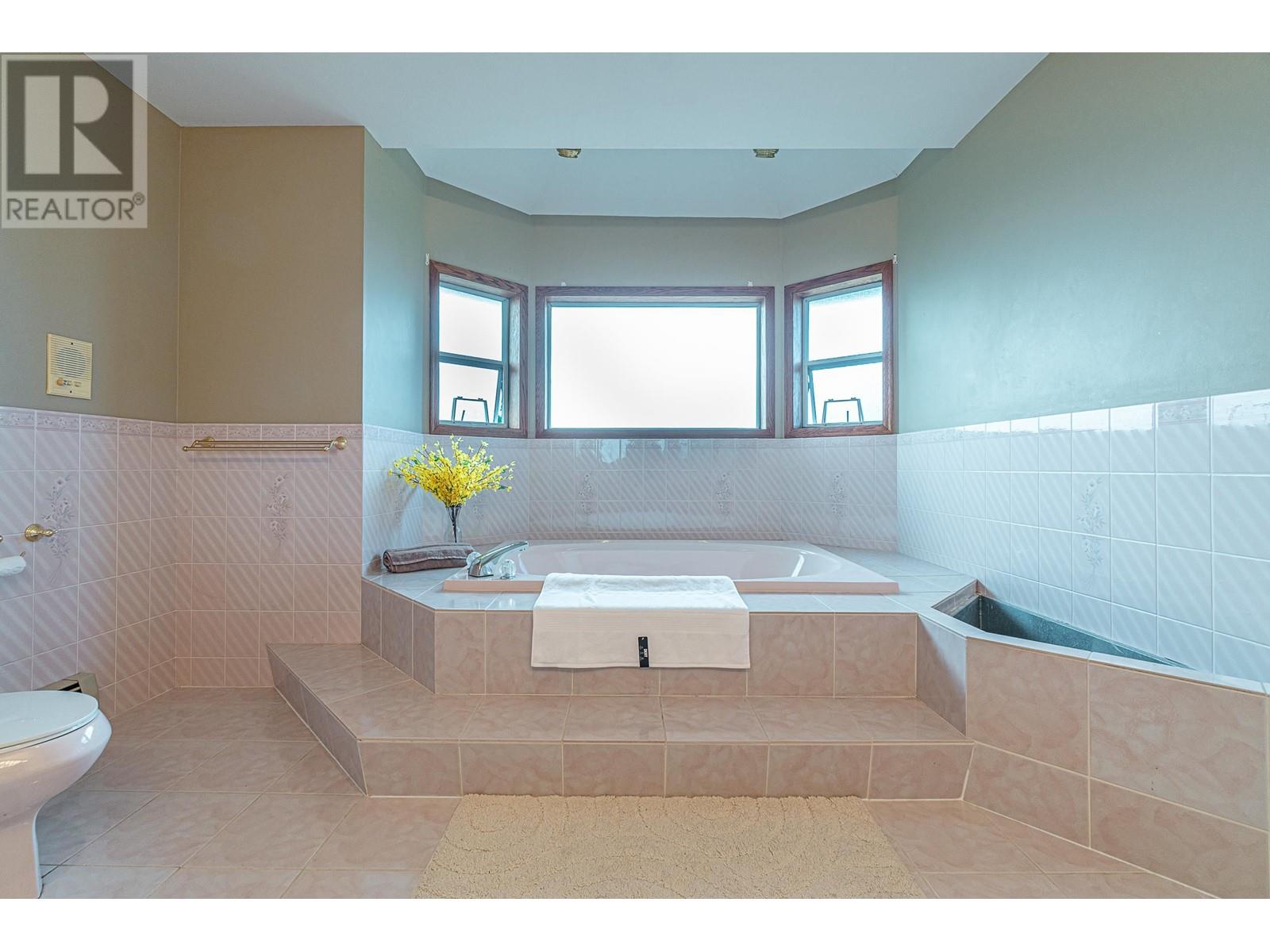 Listing Picture 19 of 31 : 6865 GRANT PLACE, Burnaby / 本拿比 - 魯藝地產 Yvonne Lu Group - MLS Medallion Club Member