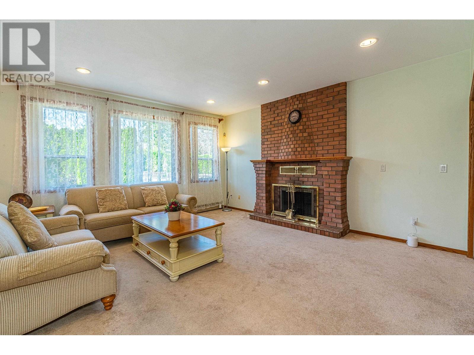 Listing Picture 11 of 31 : 6865 GRANT PLACE, Burnaby / 本拿比 - 魯藝地產 Yvonne Lu Group - MLS Medallion Club Member