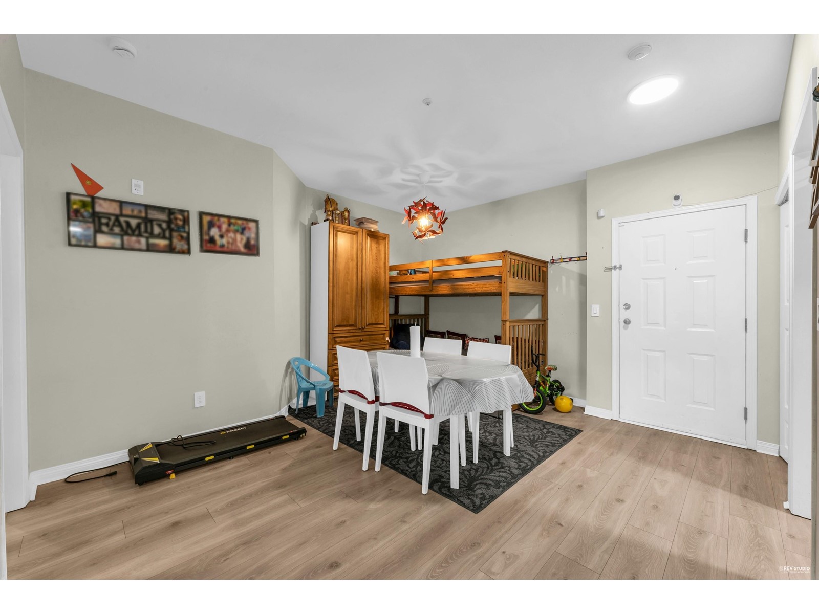 105 12088 66 Avenue, Surrey, British Columbia  V3W 1Z9 - Photo 1 - R2992209