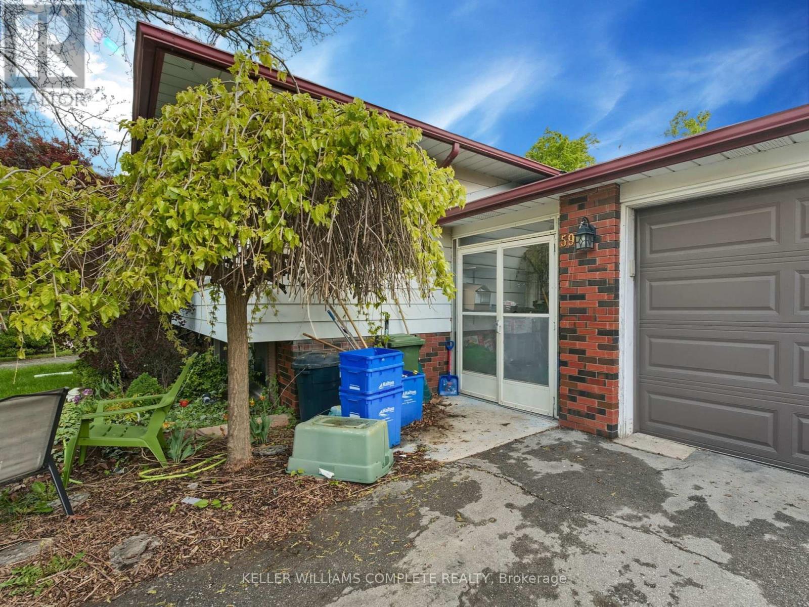 591 Bridle Wood, Burlington, Ontario  L7L 4C8 - Photo 4 - W12170965