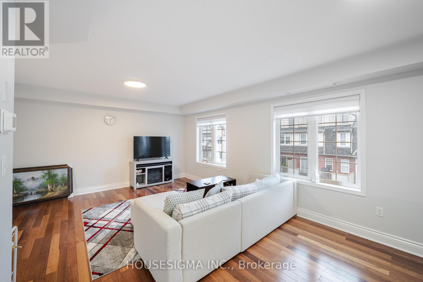 Property at 3 - 760 NEIGHBOURHOOD CIRCLE image 4
