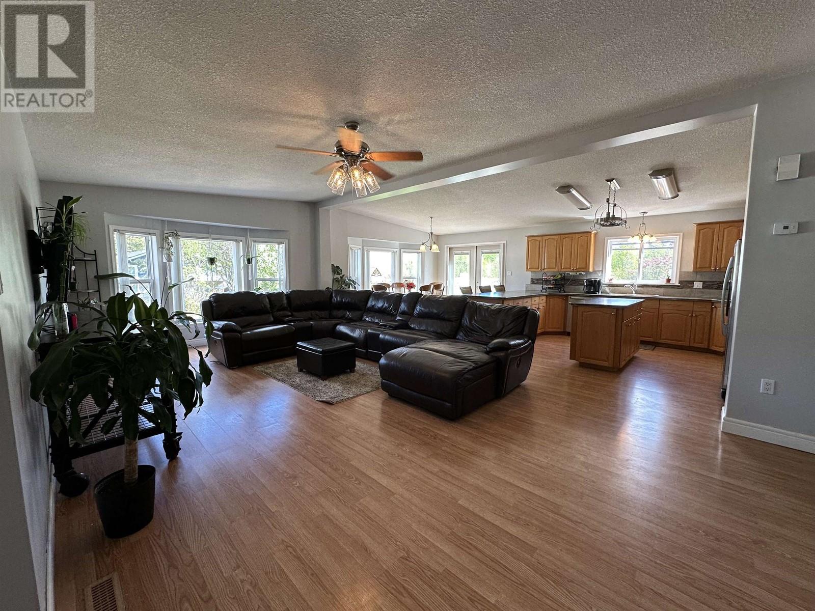 12811 Fleet Street, Charlie Lake, British Columbia  V0C 1H0 - Photo 5 - R3006648