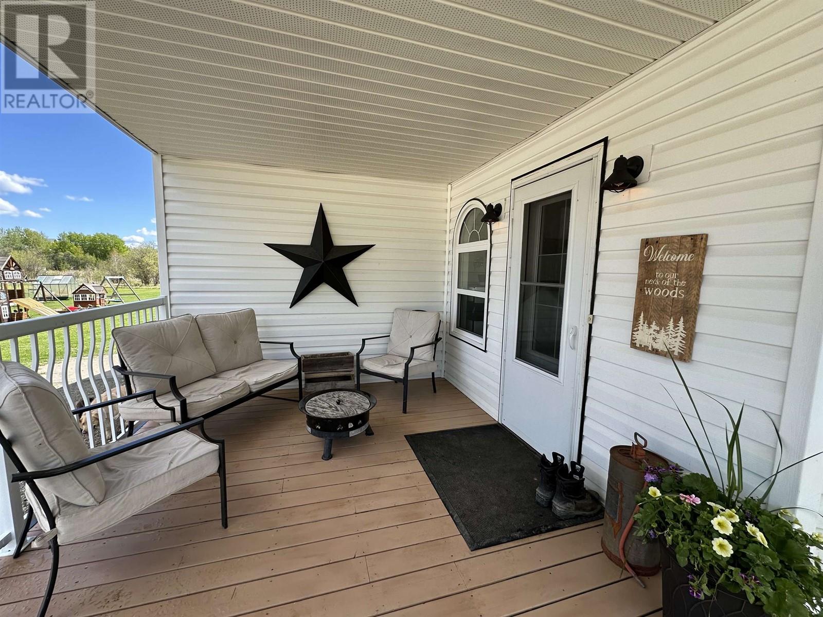 12811 Fleet Street, Charlie Lake, British Columbia  V0C 1H0 - Photo 3 - R3006648
