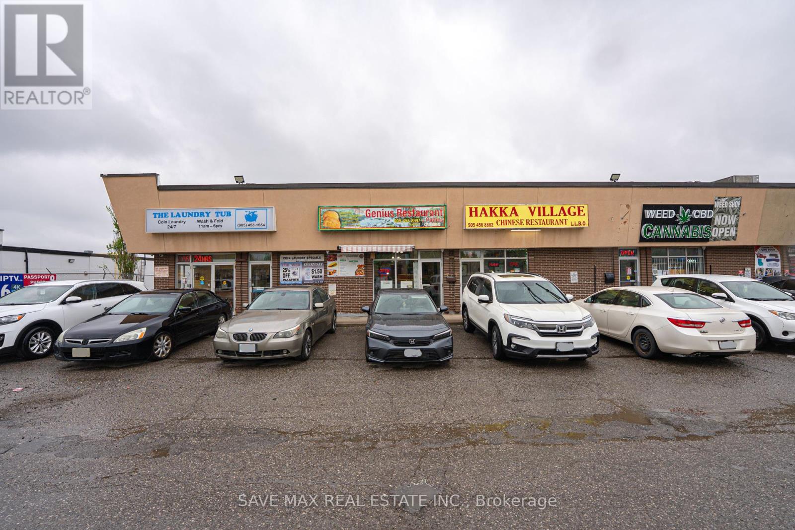 2 - 144 Kennedy Road S, Brampton, Ontario  L6W 3G4 - Photo 1 - W12167637