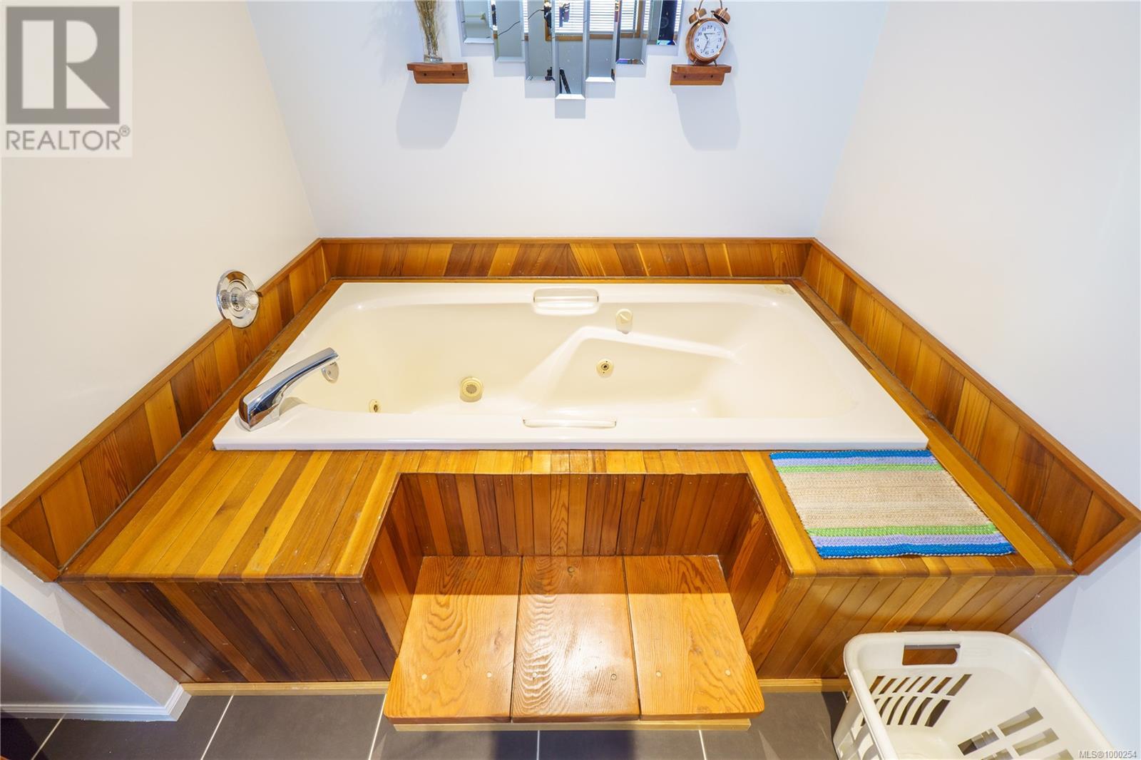 1483 Helen Rd, Ucluelet, British Columbia  V0R 3A0 - Photo 11 - 1000254