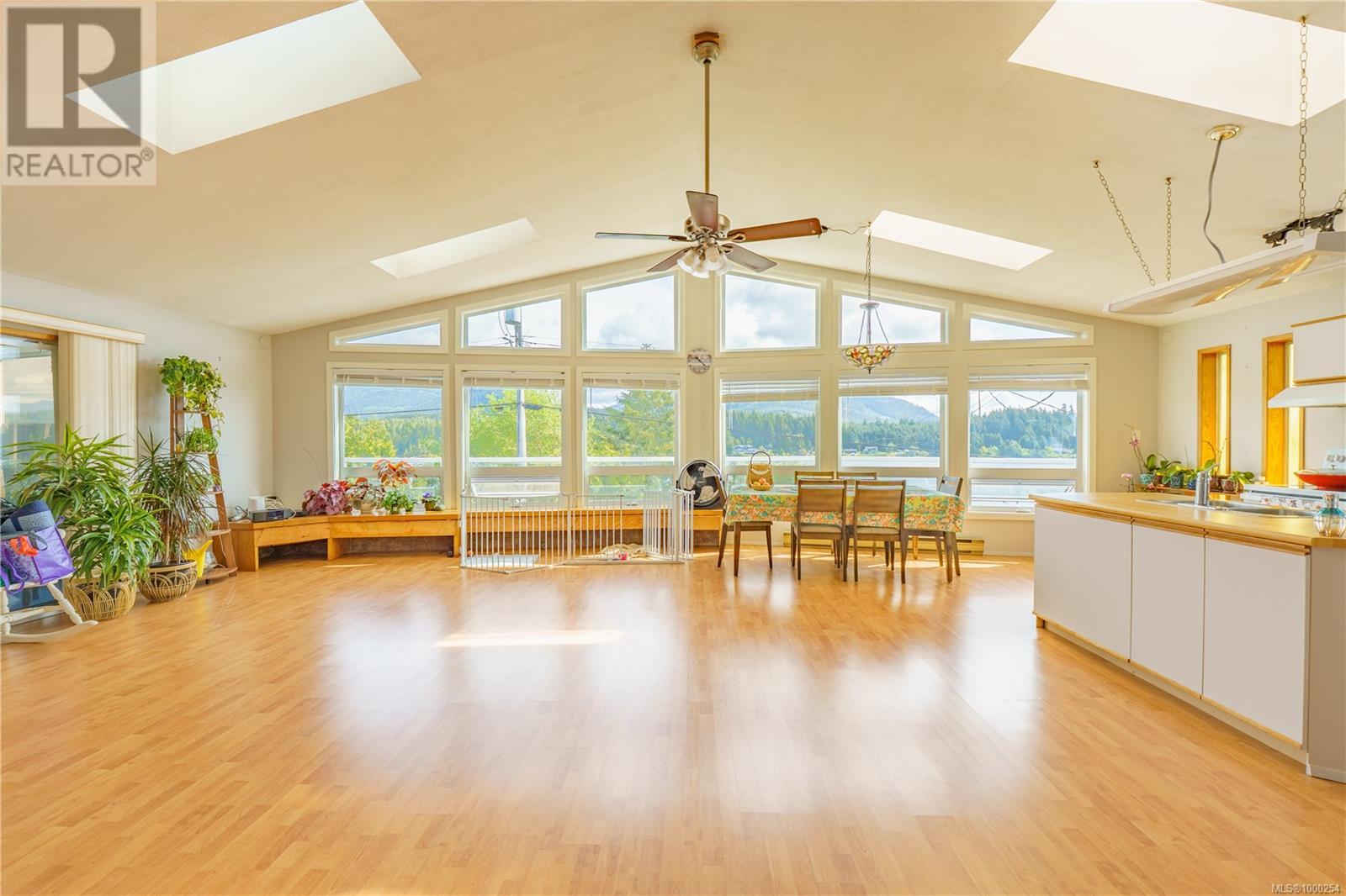 1483 Helen Rd, Ucluelet, British Columbia  V0R 3A0 - Photo 3 - 1000254