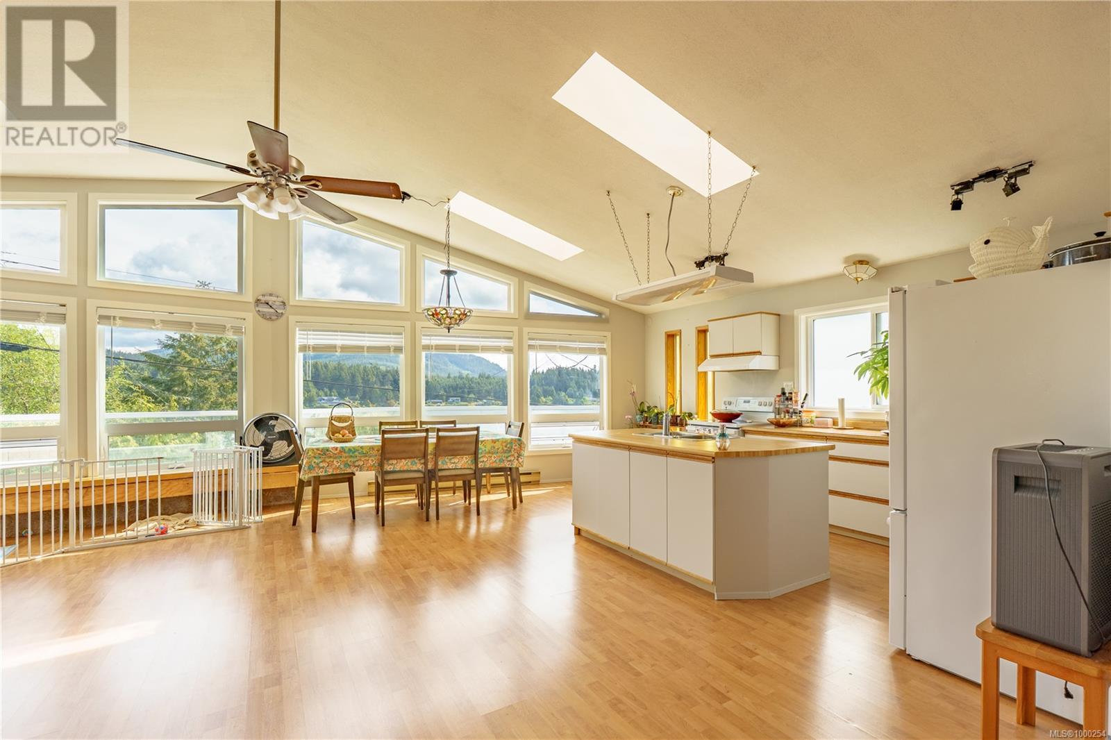 1483 Helen Rd, Ucluelet, British Columbia  V0R 3A0 - Photo 4 - 1000254