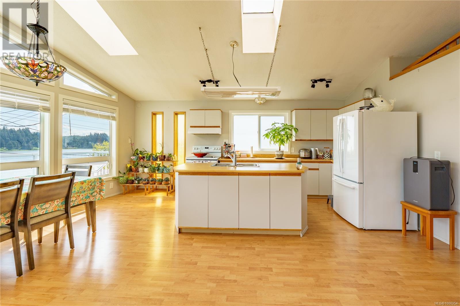 1483 Helen Rd, Ucluelet, British Columbia  V0R 3A0 - Photo 5 - 1000254