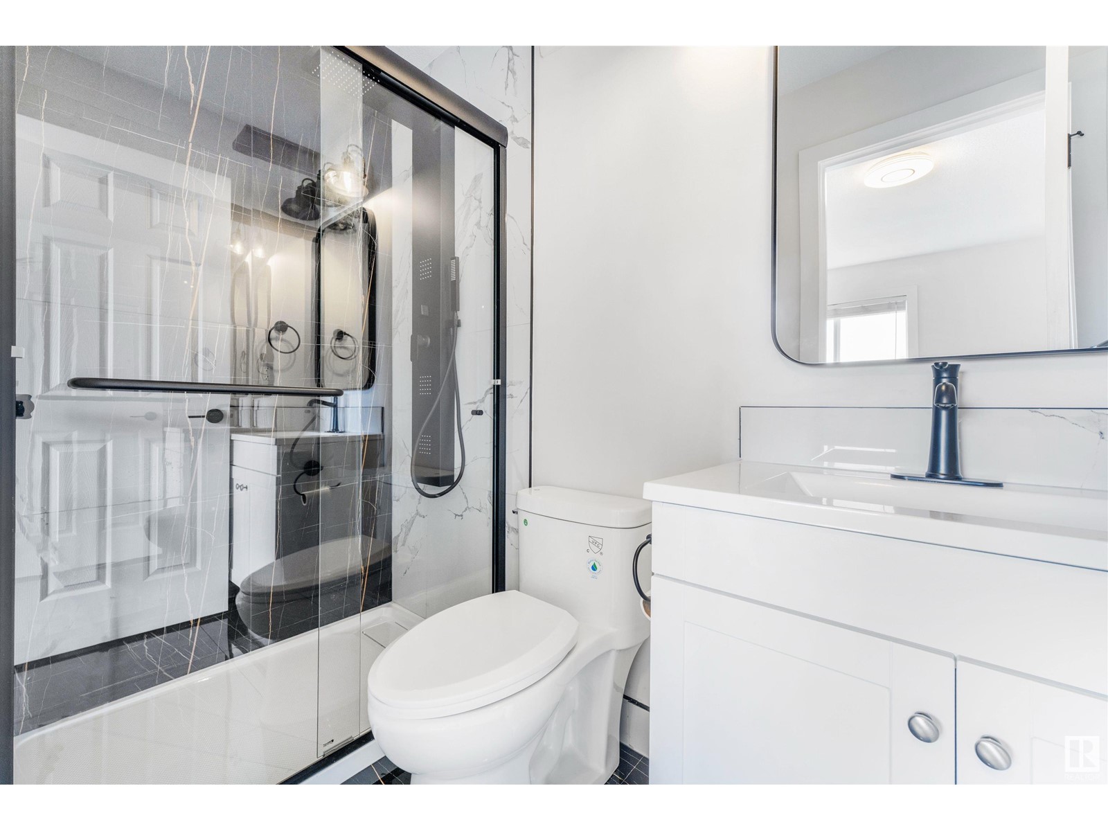 197 Kirkwood Av Nw Nw, Edmonton, Alberta  T6L 6K7 - Photo 7 - E4438335