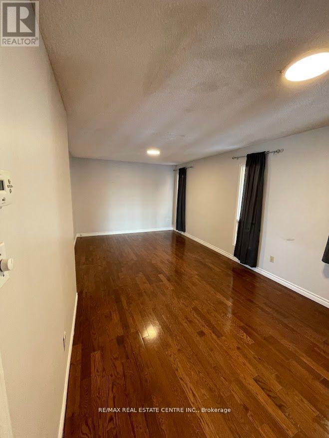Upper - 4616 Metfalfe Avenue, Mississauga, Ontario  L5M 4L7 - Photo 5 - W12171007