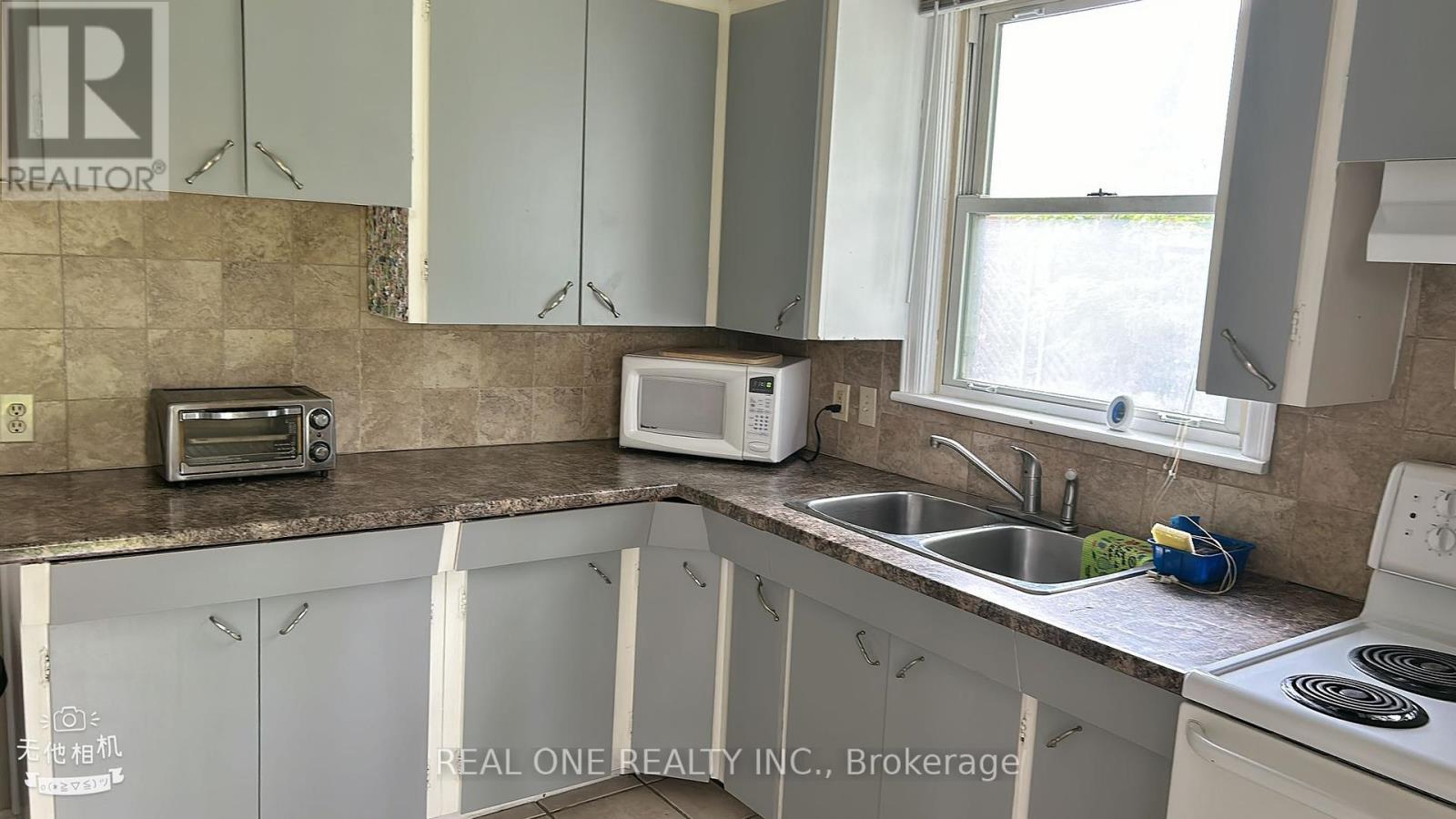 Property at 92 BINKLEY CRESCENT image 2