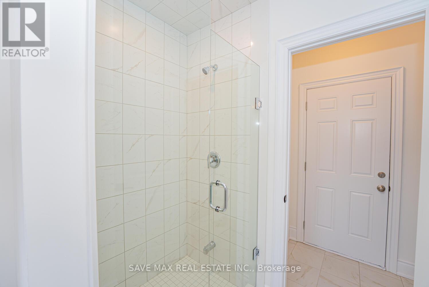 23 Paradox Street, Vaughan, Ontario  L4L 1A7 - Photo 13 - N12171020