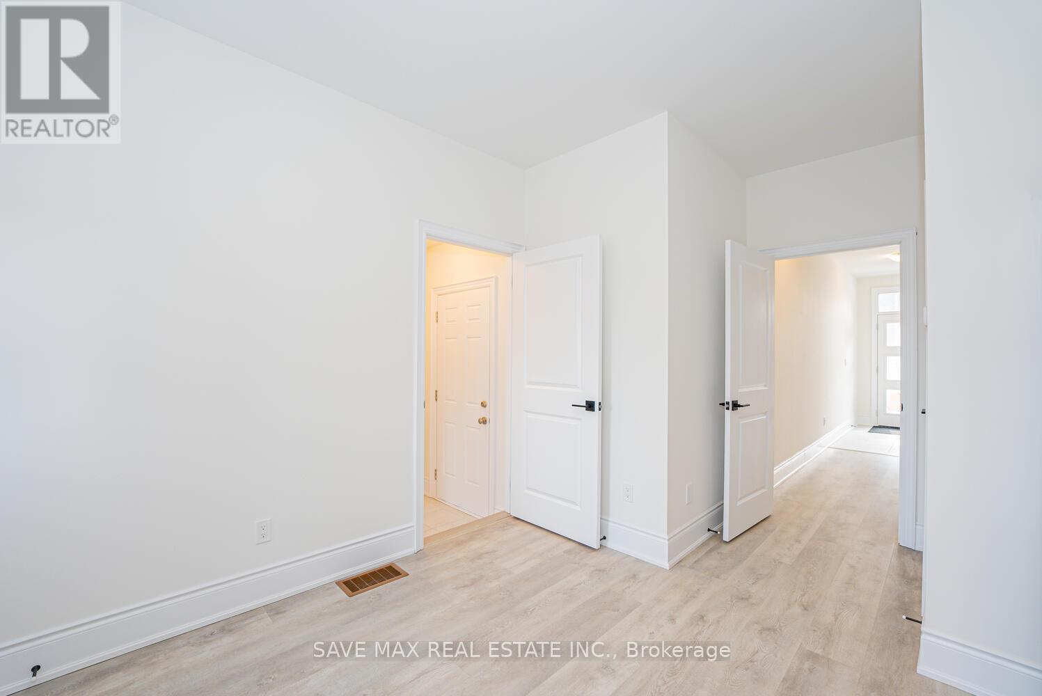 23 Paradox Street, Vaughan, Ontario  L4L 1A7 - Photo 9 - N12171020