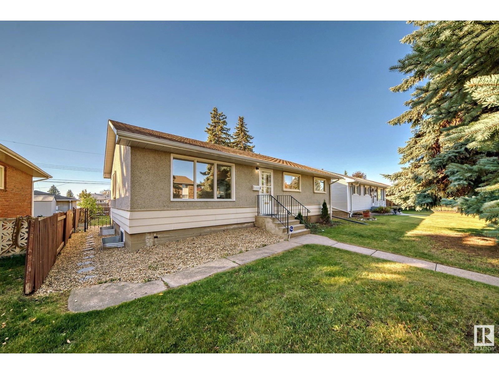 Property at 13124 83 ST NW image 2