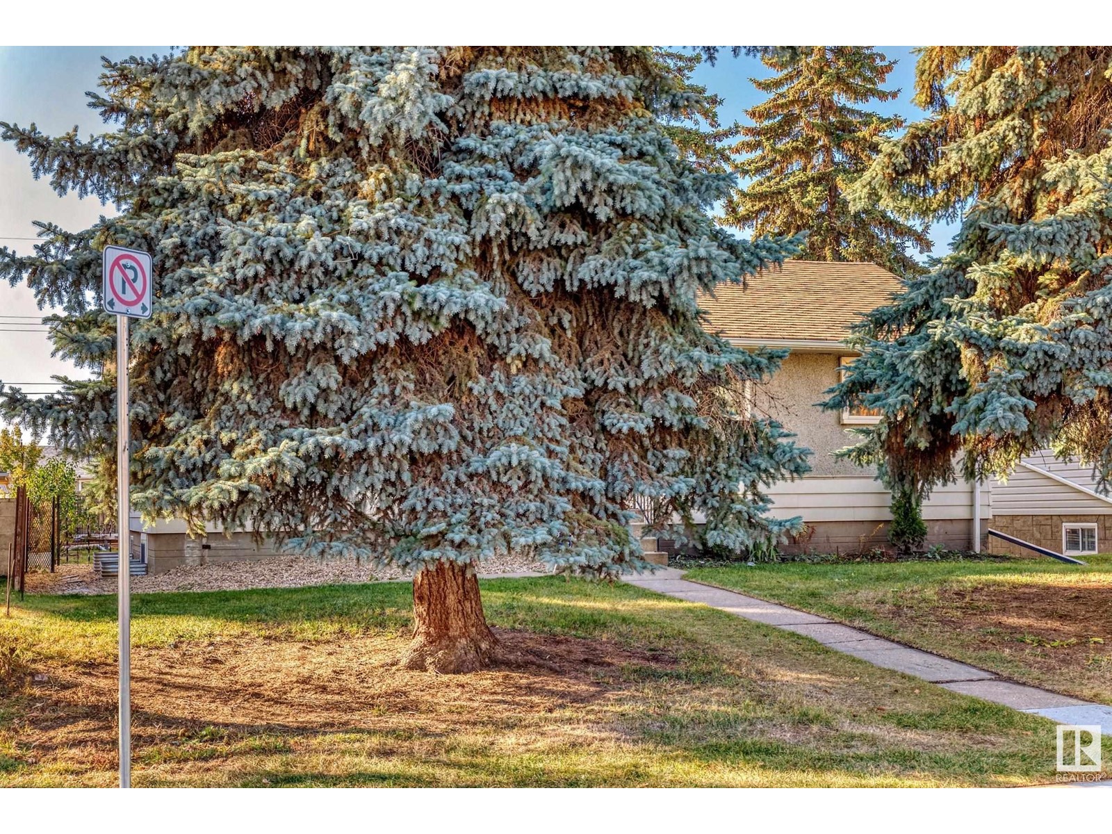 Property at 13124 83 ST NW image 1