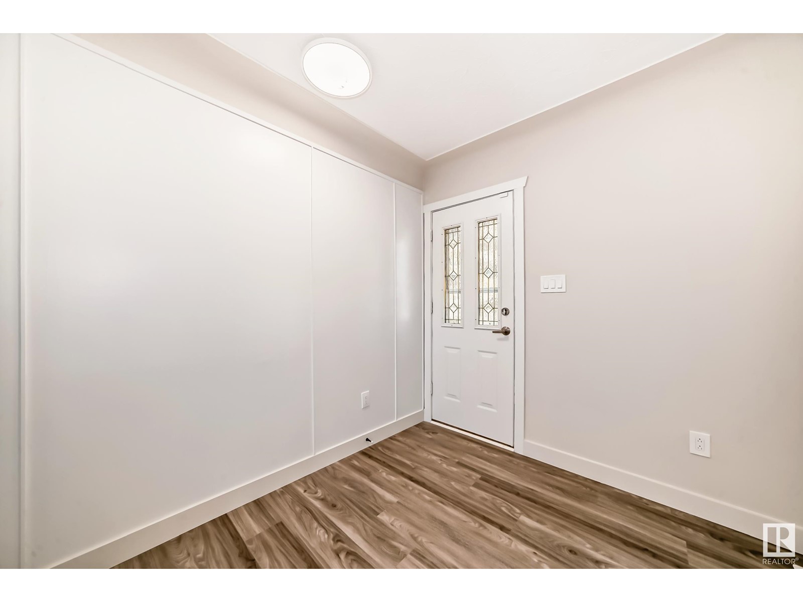 Property at 13124 83 ST NW image 4