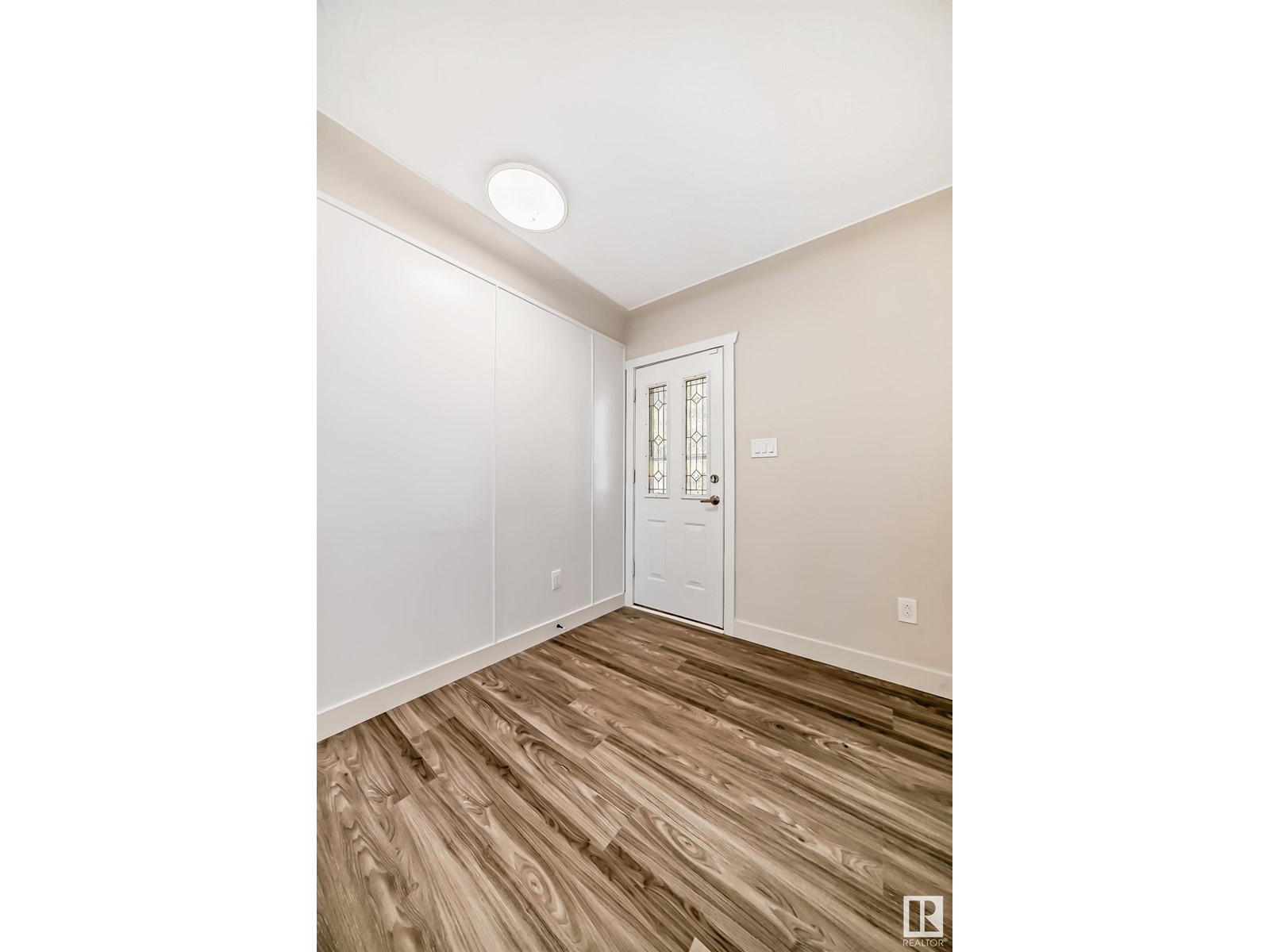 Property at 13124 83 ST NW image 5