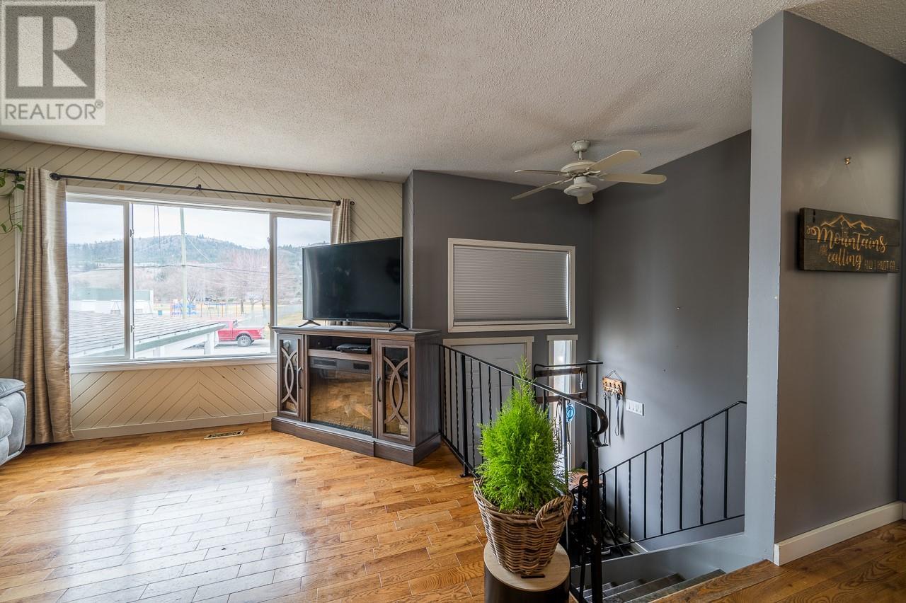 4588 Cammeray Drive, Kamloops, British Columbia  V2H 1L4 - Photo 3 - 10340714